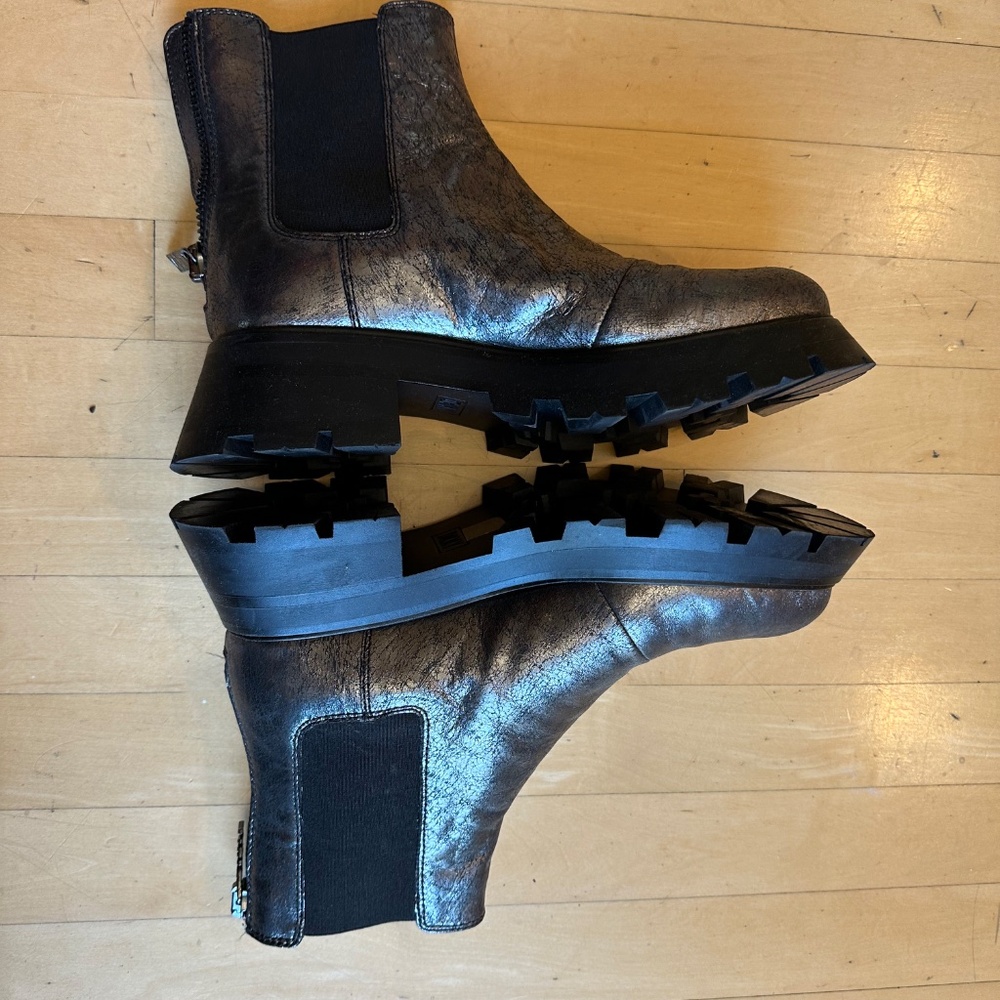 NEW DKNY Sasha Chelsea Lug sole bootie, 10  PG1464 - Picture 5 of 8